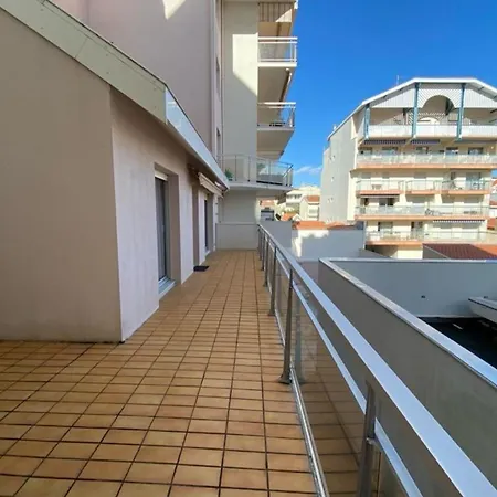 شقة With Terrace Near The Of