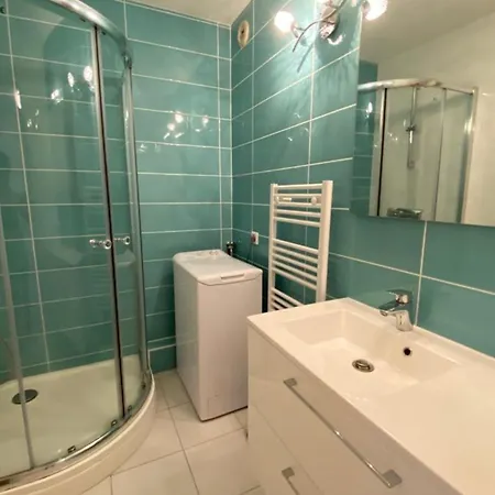 With Terrace Near The Of דירה ארסשון