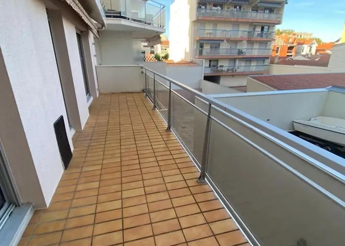 With Terrace Near The Of Апартаменты *